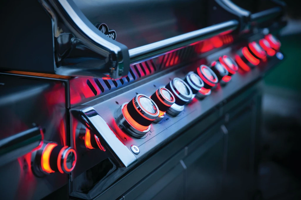 Original JPG-Prestige-Pro825-3-Detail-Knob Lights at Dusk.webp